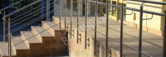 Poręcze ścienne i balustrady dla osób niepełnosprawnych